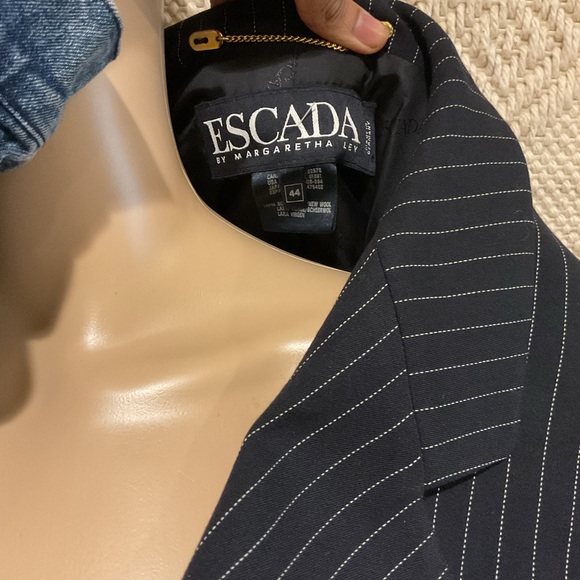 Women’s Escada Pant Suit - Picture 3 of 6